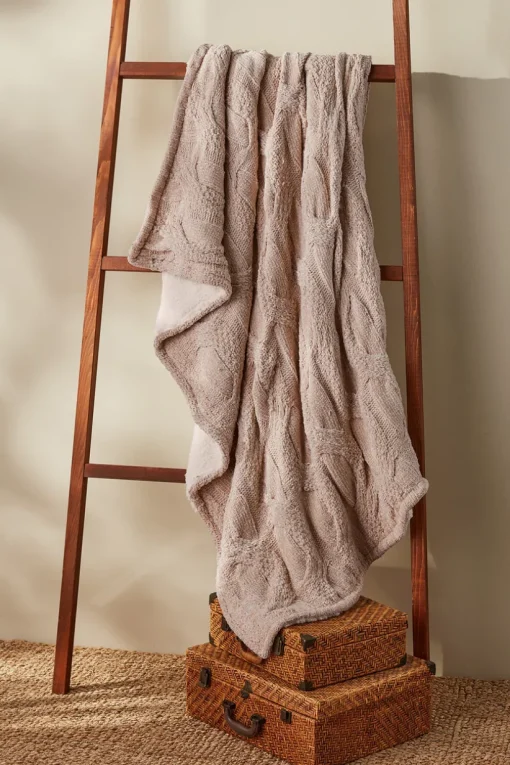 Cecilia Chenille Throw